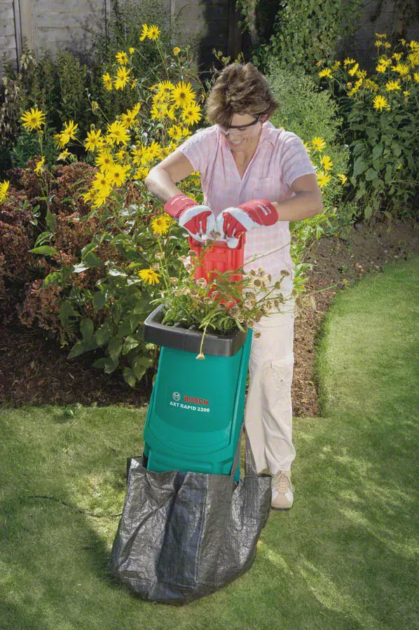Измельчитель веток садовый электрический BOSCH AXT 2000 Rapid